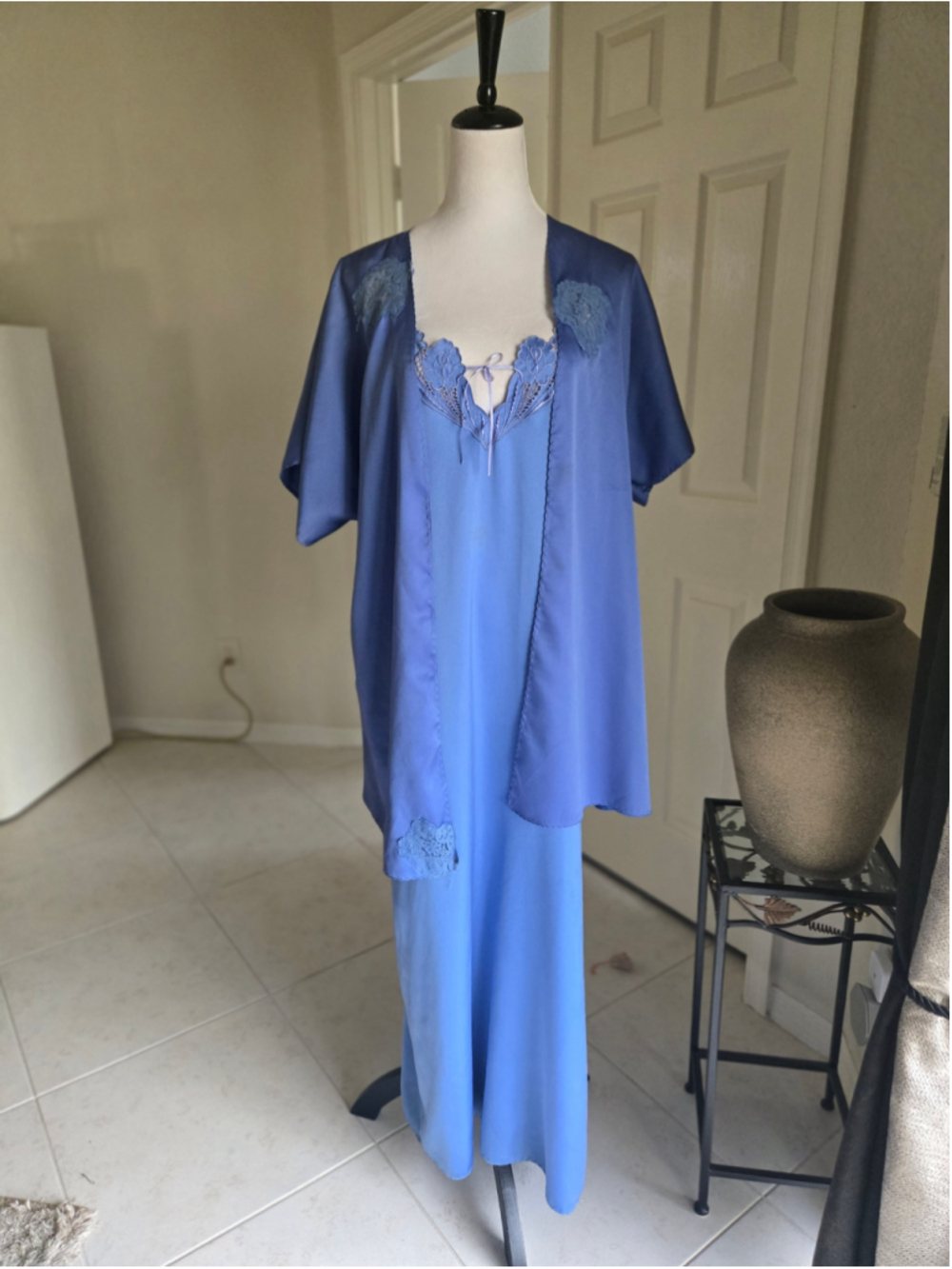 Vintage Cinema Etoile Blue Satin Lace Nightgown & Robe Peignoir Set. Med.